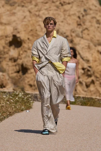 Look 8